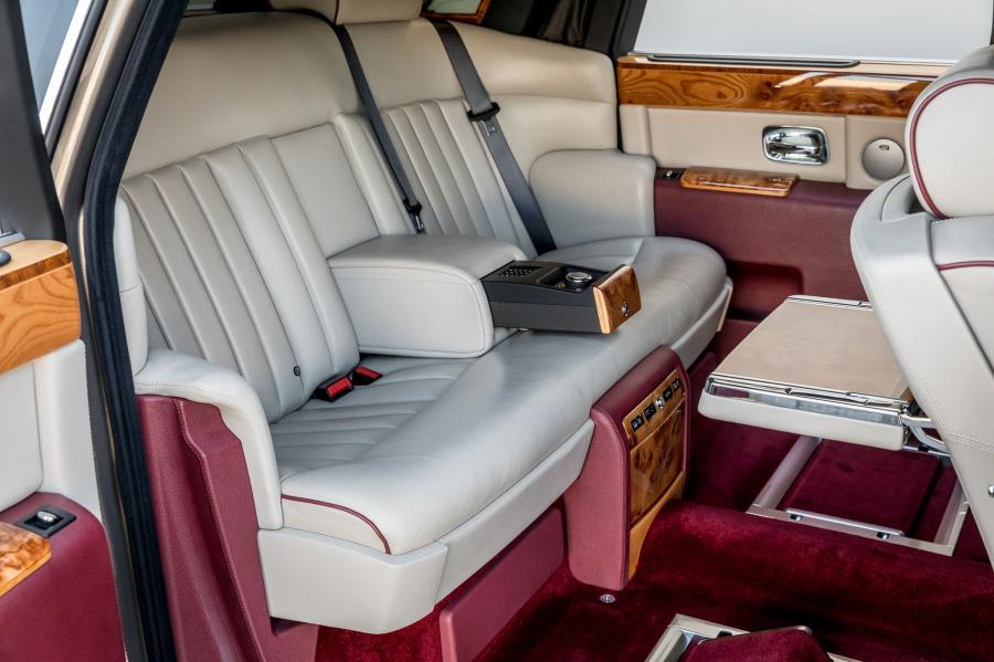 Интерьер Rolls-Royce Phantom EWB 2007 года  (NA) (фото 70 из 105)